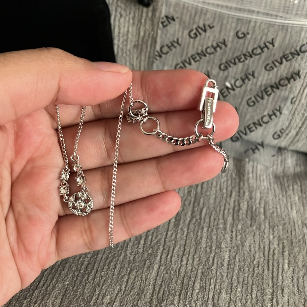Givenchy necklace - Picture 10 of 14